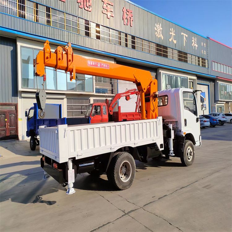 文登区三轮随车吊定制 农用改装机自备吊中瑞长期出售